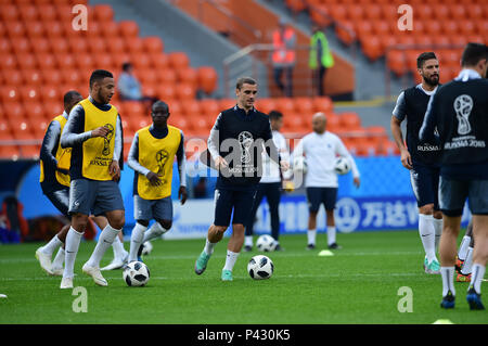 Yekaterinburg, Russia. 20th June, 2018. Antoine Griezmann (C) of France attends a training session during the 2018 FIFA World Cup in Yekaterinburg, Russia, on June 20, 2018. Credit: Du Yu/Xinhua/Alamy Live News Stock Photo