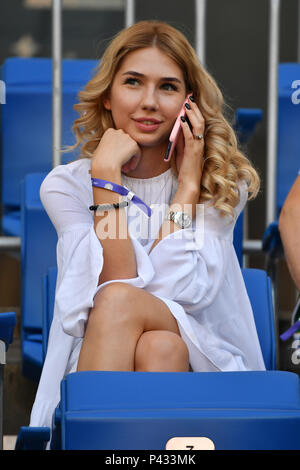 Rostov On Don, Russland. 20th June, 2018. young woman, elegant, sitting on the tribune, Uruguay (URA (-Saudi Arabia (KSA) 1-0, preliminary round, group A, match 18, on 20.06.2018 in Rostov-on-Don, Rostov Arena.) Football World Cup 2018 in Russia from 14.06.-15.07.2018. | Usage worldwide Credit: dpa/Alamy Live News Stock Photo
