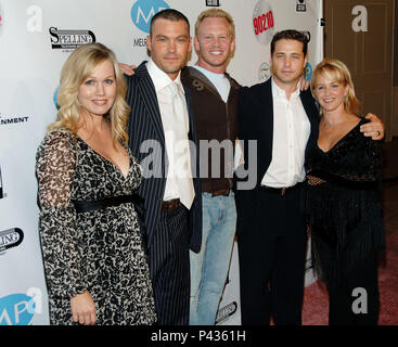 The cast of BH 90210, Jennie Garth, Brian Austin Green, Ian Ziering Jason Priestley and Gabrielle Carteris posing at the Beverly Hills 90210 and Melrose Place DVD Release Party at the Beverly Hilton in Los Angeles.            -            03 BH 90210 cast-061.jpg03 BH 90210 cast-061  Event in Hollywood Life - California, Red Carpet Event, USA, Film Industry, Celebrities, Photography, Bestof, Arts Culture and Entertainment, Topix Celebrities fashion, Best of, Hollywood Life, Event in Hollywood Life - California, Red Carpet and backstage, movie celebrities, TV celebrities, Music celebrities, Top Stock Photo