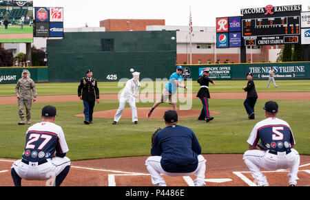 Tacoma rainiers hi-res stock photography and images - Alamy