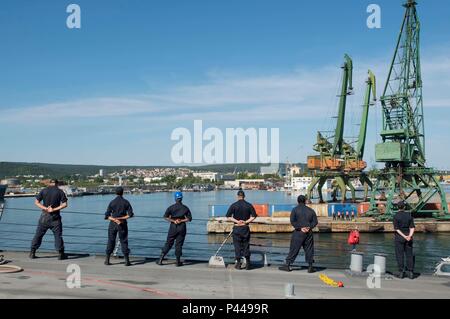 160610-N-FQ994-028 VARNA, Bulgaria (June 10, 2016) Sailors man the rails aboard the guided-missile destroyer USS Porter (DDG 78) as the ship departs Varna, Bulgaria, June 10, 2016. Porter is forward-deployed to Rota, Spain, and is conducting a routine patrol in the U.S. 6th Fleet area of operations in support of U.S. national security interests in Europe. (U.S. Navy photo by Mass Communication Specialist 3rd Class Robert S. Price/Released) Stock Photo