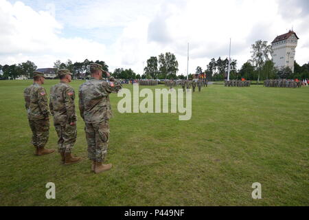 (From left to right) U.S. Army Lt. Col. Adam A. Sannutti, the 44th Expeditionary Signal Battalion’s incoming Commander, U.S. Army Col. Edward F. Buck, Jr., the 2nd Signal Brigade Commander, and U.S. Army Lt. Col. Peter B. Wilson, the 44th ESB’s outgoing Commander, stand in front of the formation during the Battalion’s Change of Command Ceremony at the Tower Barracks Parade Field, Grafenwoehr, Germany, Jun. 10, 2016. (U.S. Army photo by Visual Information Specialist Gertrud Zach/released) Stock Photo