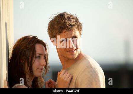 Original Film Title: HOST, THE.  English Title: HOST, THE.  Film Director: ANDREW NICCOL.  Year: 2013.  Stars: SAOIRSE RONAN; MAX IRONS. Credit: CHOCKSTONE PICTURES / Album Stock Photo