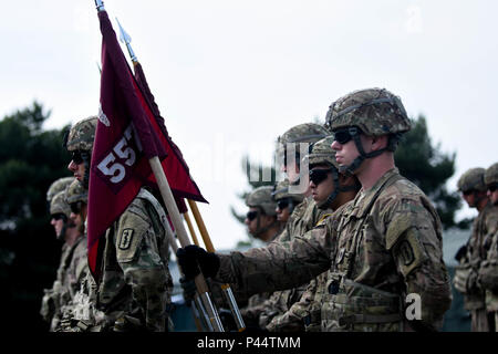 421st Medical Battalion (Multifuntional) conducts a Relinquishment of Command Ceremony in Torun, Poland during Anakonda 16, a Polish Military led exercise, on June 2. 421st MMB is providing NATO ROLE 1 and 2 support (557th Area Support Medical Company), food and water risk assessments along with base camp assessments (64th Medical Detachment VSS and 71st Medical Detachment Preventive Medicine), and behavioral health services (254th Combat Operational Stress Control) in various locations in Poland during the exercise. (U.S. Army photo by Capt. Jeku Arce, 30th Medical Brigade Public Affairs) Stock Photo