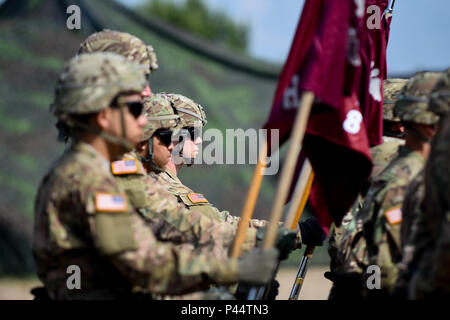 421st Medical Battalion (Multifuntional) conducts a Relinquishment of Command Ceremony in Torun, Poland during Anakonda 16, a Polish Military led exercise, on June 2. 421st MMB is providing NATO ROLE 1 and 2 support (557th Area Support Medical Company), food and water risk assessments along with base camp assessments (64th Medical Detachment VSS and 71st Medical Detachment Preventive Medicine), and behavioral health services (254th Combat Operational Stress Control) in various locations in Poland during the exercise. (U.S. Army photo by Capt. Jeku Arce, 30th Medical Brigade Public Affairs) Stock Photo