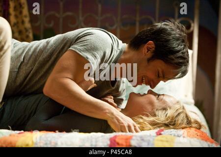 Original Film Title: A LITTLE BIT OF HEAVEN.  English Title: A LITTLE BIT OF HEAVEN.  Film Director: NICOLE KASSELL.  Year: 2011.  Stars: KATE HUDSON; GAEL GARCIA BERNAL. Credit: DAVIS ENTERTAINMENT / Album Stock Photo