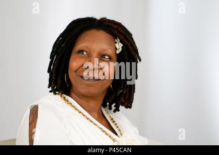 Does have why whoopi no eyebrows goldberg Does Whoopi