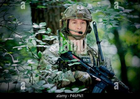 Tech. Sgt. Nicholas P. Jewell, a combat controller assigned to the 123rd Special Tactics Squadron, Kentucky Air National Guard, stands near a trail at Joint Base Andrews, Md., June 8, 2016. Jewell is the 2016 Air National Guard Outstanding Non-Commissioned Officer of the Year. (Air National Guard photo by Master Sgt. Marvin R. Preston/Released) Stock Photo