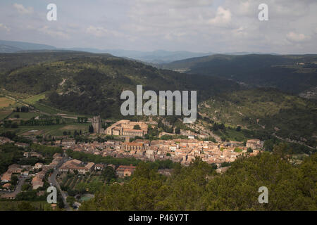 View overlooking in the medieval village of Lagrasse, Languedoc-Roussillon, France. Lagrasse is known as one of the most beautiful French villages. It lies in the valley of the River Orbieu and is famous for its stone bridge and The Abbey of St. Mary of Lagrasse, Abbaye Sainte-Marie de Lagrasse, a Romanesque Benedictine abbey. Stock Photo