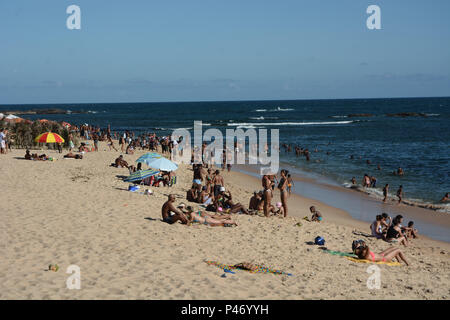 SALVADOR, BA - 01/01/2015: PRAIAS PRIMEIRO DIA DO ANO EM SALVADOR -  Praia de Amaralina, bairro Amaralina, durante Praias primeiro dia do ano em Salvador. (Foto: Mauro Akin Nassor / Fotoarena) Stock Photo