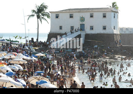 SALVADOR, BA - 01/01/2015: PRAIAS PRIMEIRO DIA DO ANO EM SALVADOR - Praia Porto da Barra, bairro da Barra, durante Praias primeiro dia do ano em Salvador. (Foto: Mauro Akin Nassor / Fotoarena) Stock Photo