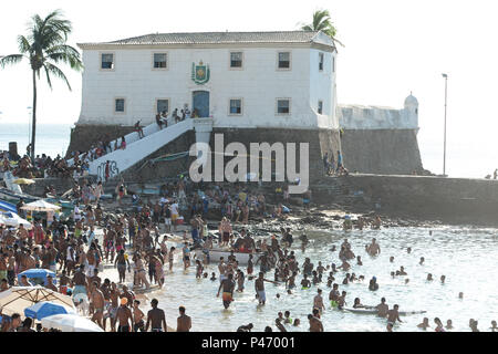 SALVADOR, BA - 01/01/2015: PRAIAS PRIMEIRO DIA DO ANO EM SALVADOR - Praia Porto da Barra, bairro da Barra, durante Praias primeiro dia do ano em Salvador. (Foto: Mauro Akin Nassor / Fotoarena) Stock Photo