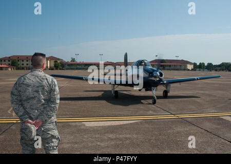 Maxwell AFB, Ala. -  Colonel Brian Hastings, Commandant, Air Command and Staff College, greets retired General Charles 'Chuck'  Boyd upon his arrival June 1, 2016. Boyd flew into Maxwell to participate in the 2016 Gathering of Eagles events at ACSC.  (US Air Force photo by Bud Hancock/Released) Stock Photo