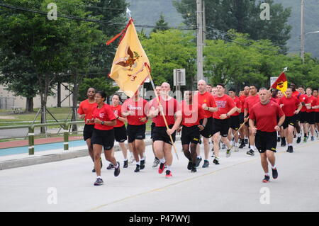 Soldiers from 70th Brigade Support Battalion, 210th Field Artillery Brigade, 2nd Infantry Division/ ROK-U.S. Combined Division began celebrating the 4th of July weekend by conducting a 'red, white & blue' esprit de corps run at Camp Casey, June 30. Stock Photo