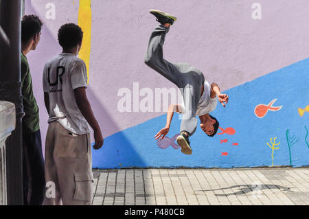 BELO HORIZONTE, MG - 02/11/13: PARKOUR - Praticantes de Parkour (do Francês l'art du déplacement - a arte de se deslocar) do grupo Urban Runner's na Estação Central de Trem de Belo Horizonte - MG. (Foto: Mourão Panda / Fotoarena) Stock Photo