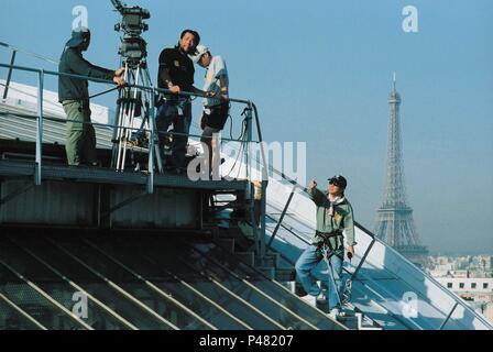 Original Film Title: LE VOYAGE DU BALLON ROUGE.  English Title: THE FLIGHT OF THE RED BALLOON.  Film Director: HSIAO-HSIEN HOU.  Year: 2007.  Stars: HSIAO-HSIEN HOU. Credit: MARGO FILMS/CANAL+/REGION ILLE-DE-FRANCE / Album Stock Photo