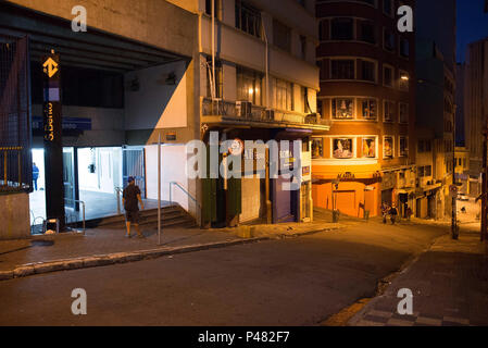 SÃO PAULO, SP - 03/02/2015 - 25 de Março a noite - Vista das ruas 25 de Março e Ladeira Porto Geral durante a noite, região central.  (Foto: Alexandre Moreira / Fotoarena) Stock Photo