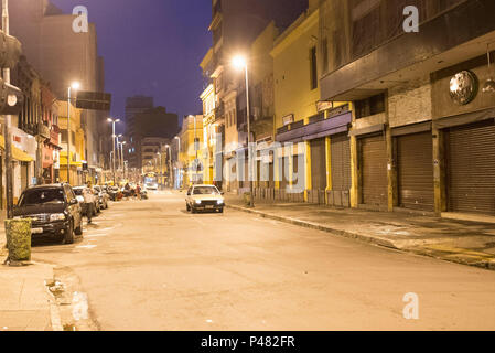 SÃO PAULO, SP - 03/02/2015 - 25 de Março a noite - Vista das ruas 25 de Março e Ladeira Porto Geral durante a noite, região central.  (Foto: Alexandre Moreira / Fotoarena) Stock Photo