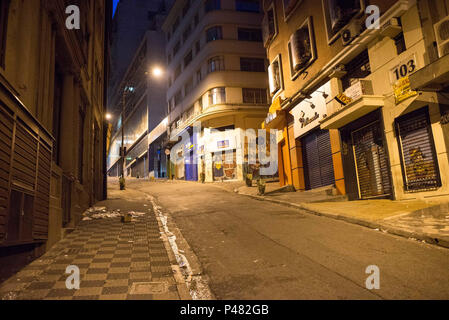 SÃO PAULO, SP - 03/02/2015 - 25 de Março a noite - Vista das ruas 25 de Março e Ladeira Porto Geral durante a noite, região central.  (Foto: Alexandre Moreira / Fotoarena) Stock Photo