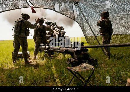 Soldiers Of Battery B, 1st Battalion, 160th Field Artillery Regiment ...