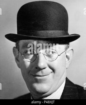 Original Film Title: THE LAVENDER HILL MOB.  English Title: THE LAVENDER HILL MOB.  Film Director: CHARLES CRICHTON.  Year: 1951.  Stars: ALEC GUINNESS. Credit: EALING STUDIOS / Album Stock Photo