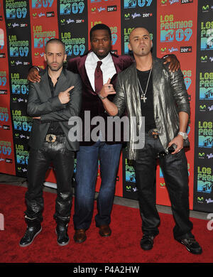 Curtis '50 Cent' Jackson (C) and Wisin (R) & Yandel (L) - Los Premios MTV Latin America 2009 at Universal Studio in Los Angeles.          -            50 Cent Curtis Jackson Yandel Wisin 29.jpg50 Cent Curtis Jackson Yandel Wisin 29  Event in Hollywood Life - California, Red Carpet Event, USA, Film Industry, Celebrities, Photography, Bestof, Arts Culture and Entertainment, Topix Celebrities fashion, Best of, Hollywood Life, Event in Hollywood Life - California, Red Carpet and backstage, movie celebrities, TV celebrities, Music celebrities, Topix, actors from the same movie, cast and co star tog Stock Photo