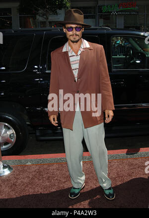 Johnny Depp arriving at the Charlie And The Chocolat Factory Premiere at the Chinese Theatre In Los Angeles. Jyly 10, 2005. 02 DeppJohnny050 Red Carpet Event, Vertical, USA, Film Industry, Celebrities,  Photography, Bestof, Arts Culture and Entertainment, Topix Celebrities fashion /  Vertical, Best of, Event in Hollywood Life - California,  Red Carpet and backstage, USA, Film Industry, Celebrities,  movie celebrities, TV celebrities, Music celebrities, Photography, Bestof, Arts Culture and Entertainment,  Topix, vertical, one person,, from the year , 2005, inquiry tsuni@Gamma-USA.com Fashion - Stock Photo