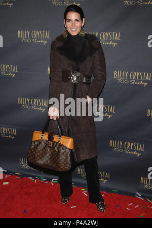 Angie Harmon Arriving At The Billy Crystal Opening Night 700 Sunday At 