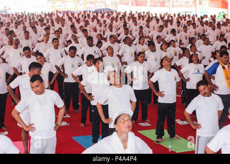 Guwahati, Assam, India. 21st June, 2018. 4th International Day of Yoga.  An instructor leads Yoga enthusiasts in a yoga session during the 4th International Day of Yoga, in Guwahati, Assam. Credit: David Talukdar/Alamy Live News Stock Photo