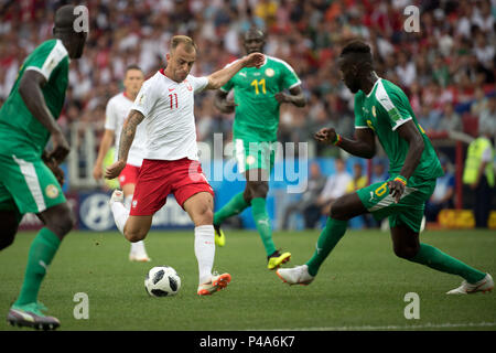 Moscow, Russia. 19th June, 2018. World Cup 2018, Poland vs. Senegal, Group H at the Spartak stadium. Poland's Kamil Grosicki (L) and Senegal's Salif Sane fighting for the ball. Credit: Federico Gambarini/dpa/Alamy Live News Stock Photo