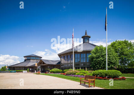 USA, New York, Catskill Mountains, Bethel, site of the 1969 Woodstock Festival, The Museum at Bethel Woods, exterior Stock Photo