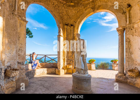 Villa Cimbrone, Ravello, Amalfi coast, Salerno, Campania, Italy. Girl sitting in the temple of Ceres Goddess Stock Photo