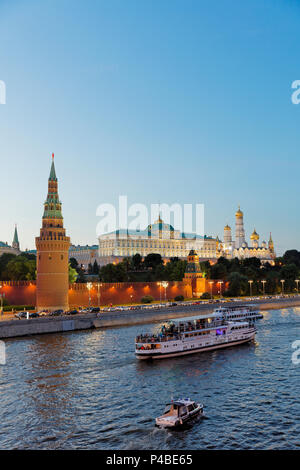 Cruise boats on Moskva River passing by Moscow Kremlin. Moscow, Russia. Stock Photo