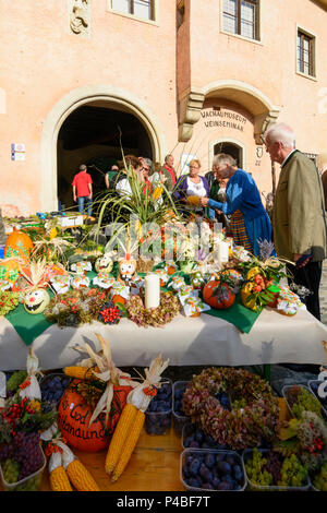 Weißenkirchen in der Wachau, Thanksgiving Harvest gifts, Marktplatz (Market Square), Teisenhoferhof today museum Wachaumuseum, Wachau, Lower Austria, Austria Stock Photo