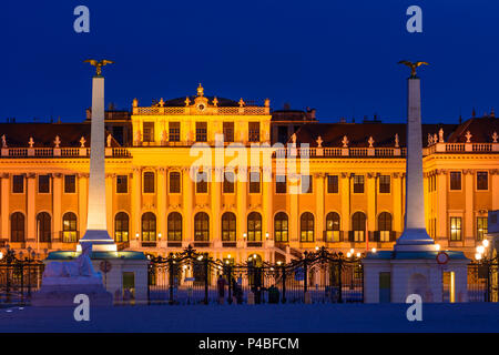 Vienna, castle Schönbrunn Palace Schloss from outside main entrance, 13. Hietzing, Wien, Austria Stock Photo