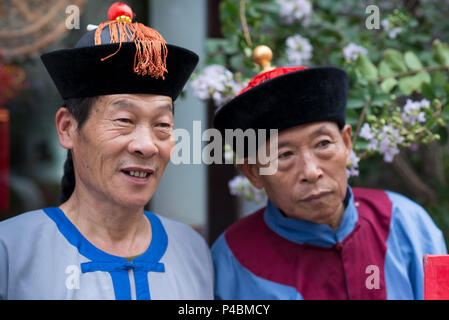 Actors dressed in traditional costumes perform for visitors, Zhoucun tourist area, ZiboZibo, Shangdong Province, China Stock Photo