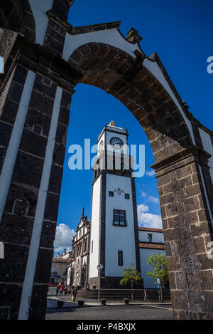 Portugal, Azores, Sao Miguel Island, Ponta Delgada, Igreja Matriz de Sao Sebastiao church and the Portas da Cidade gate Stock Photo