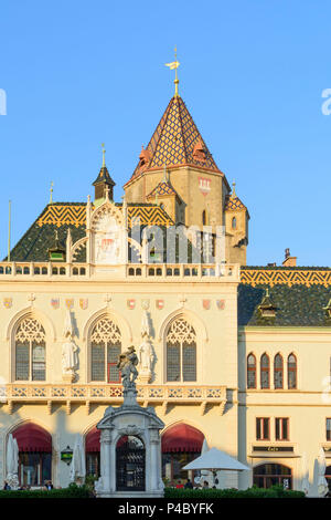 Korneuburg, Town Hall, City Tower, rat catcher fountain, Hauptplatz (Main Square), Donau, Lower Austria, Austria Stock Photo