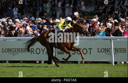Jockey Silvestre de Sousa on board Ostilio wins the Britannia Stakes (Heritage Handicap) during day three of Royal Ascot at Ascot Racecourse. Stock Photo