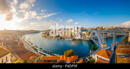 Europa, Portugal, Porto, Wahrzeichen, Brücke, Ponte Dom Luis I Stock Photo