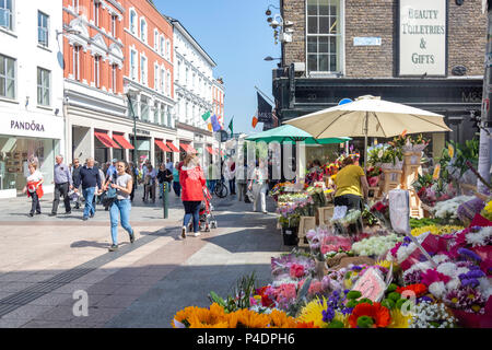 Flower stall on Grafton Street (Sráid Grafton), Dublin, Leinster Province, Republic of Ireland Stock Photo