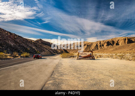 Welcome sign at the entrance to Death Valley National Park Stock Photo