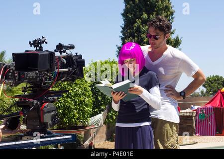 L To R Joey King And Zach Braff On The Set Of His New Comedy Wish I Was Here Stock Photo Alamy