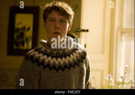 Original Film Title: HOW I LIVE NOW.  English Title: HOW I LIVE NOW.  Film Director: KEVIN MACDONALD.  Year: 2013.  Stars: GEORGE MACKAY. Credit: COWBOY FILMS / Album Stock Photo