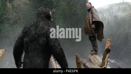 Original Film Title: DAWN OF THE PLANET OF THE APES.  English Title: DAWN OF THE PLANET OF THE APES.  Film Director: MATT REEVES.  Year: 2014.  Stars: JASON CLARKE. Credit: CHERNIN ENTERTAINMENT / Album Stock Photo