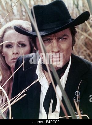 Original Film Title: SOLEIL ROUGE.  English Title: RED SUN.  Film Director: TERENCE YOUNG.  Year: 1971.  Stars: URSULA ANDRESS; ALAIN DELON. Credit: LES FILMS CORONA / Album Stock Photo