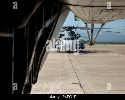 A U.S. Marine CH-53E Super Stallion helicopter assigned to Special Purpose Marine Air-Ground Task Force - Southern Command taxis along the flightline on Soto Cano Air Base, Honduras, in preparation for a flight to deliver exercise equipment and goods to Marines and sailors as part of a command visit, June 18, 2018. The Marines and sailors of SPMAGTF-SC are conducting security cooperation training and engineering projects alongside partner nation military forces in Central and South America. The unit is also on standby to provide humanitarian assistance and disaster relief in the event of a hur Stock Photo