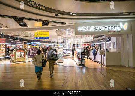 Duty free shopping with sign for VAT refunds and customs enquiries, Heathrow, London airport, UK Stock Photo