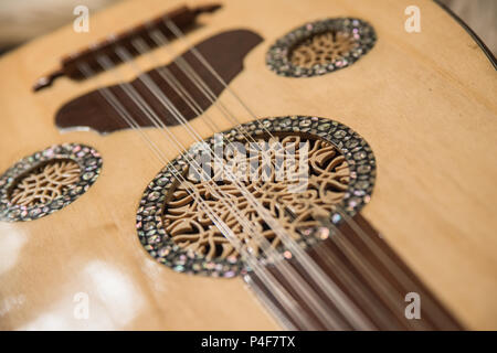 Oud instrument hi-res stock photography and images - Alamy