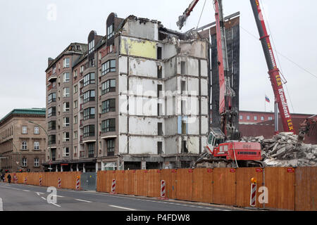 Berlin, Germany, demolition of a prefabricated building in the Wilhelmstrasse corner Behrenstrasse in Berlin-Mitte Stock Photo